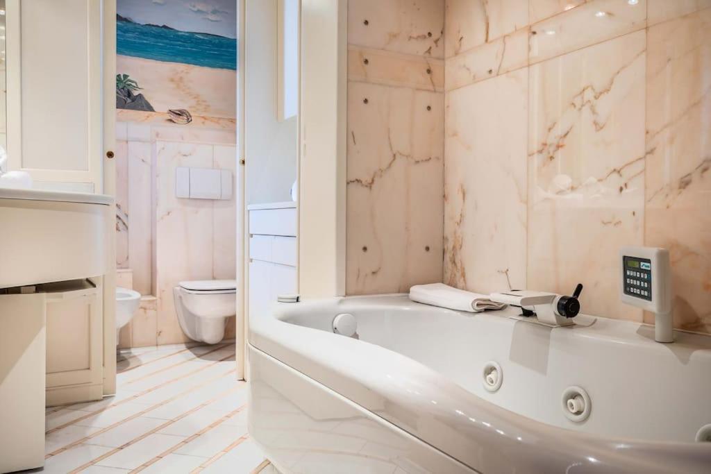Luxury Penthouse - Sauna, Garage, Office, Terrace Appartement Milan